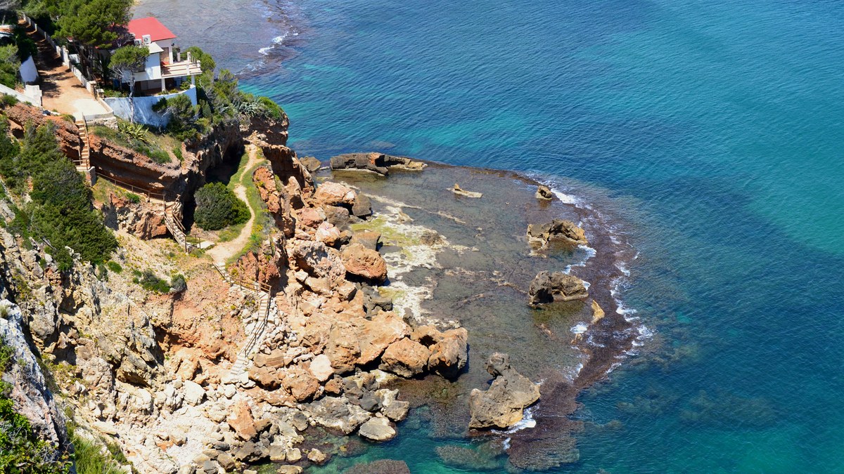 Bucht Les Rotes am Meer, D&eacute;nia